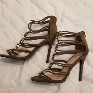 Barely used! Olive Green Heels size 8